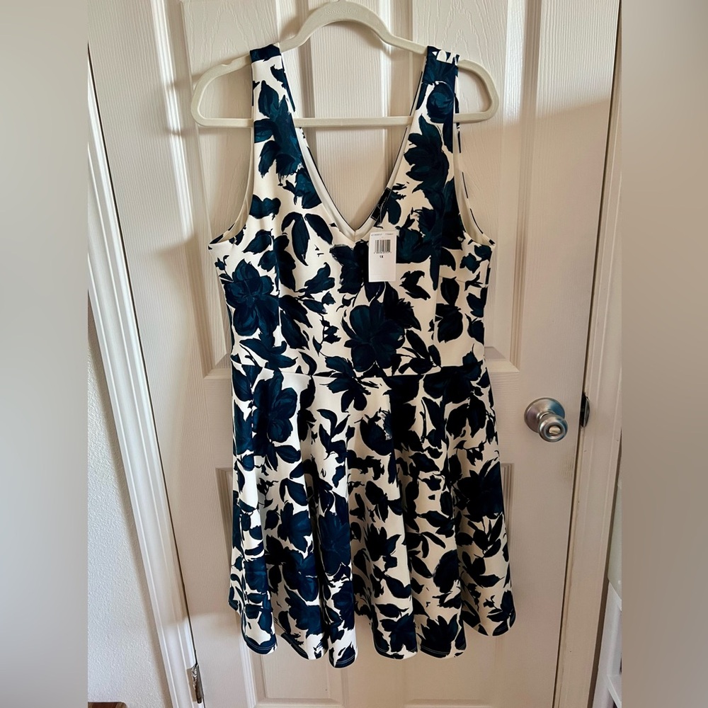 Soprano Navy and White Floral Dress
